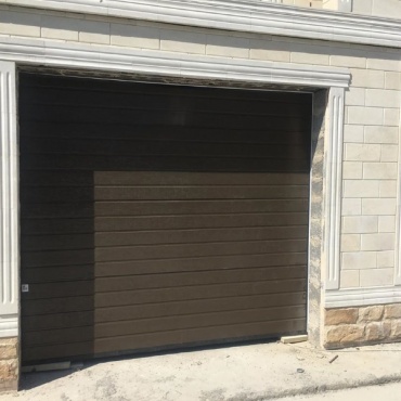 Подъемные гаражные ворота в коттедж 2625x2625
